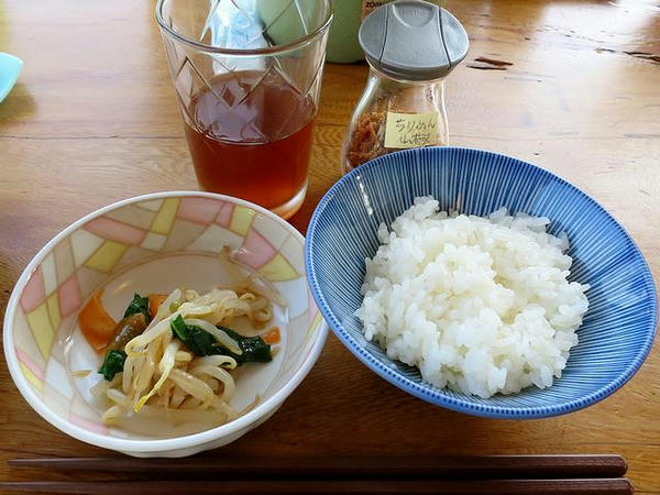 突きだしとサービスのライス
