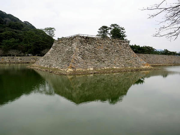 堀と天守台