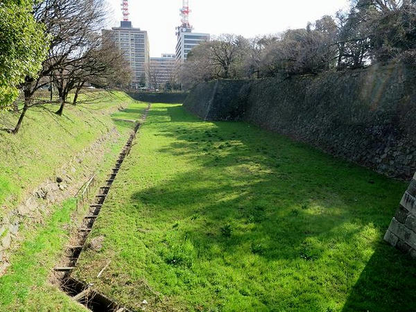 東門付近の堀