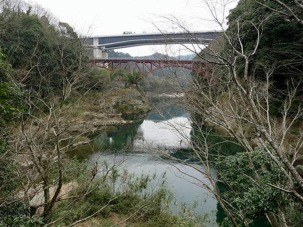鳥居強右衛門が援軍を呼ぶために泳いだ豊川