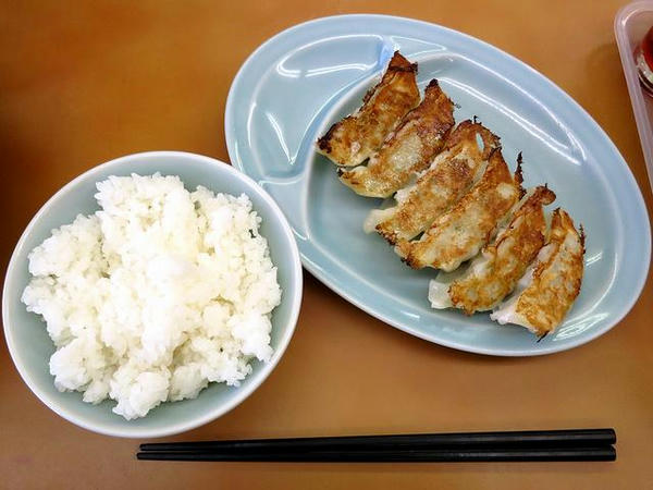 半ライス 110円 と 特製ギョーザ 280円