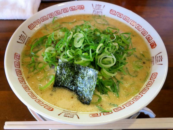 豚骨醤油青ネギラーメン 620円