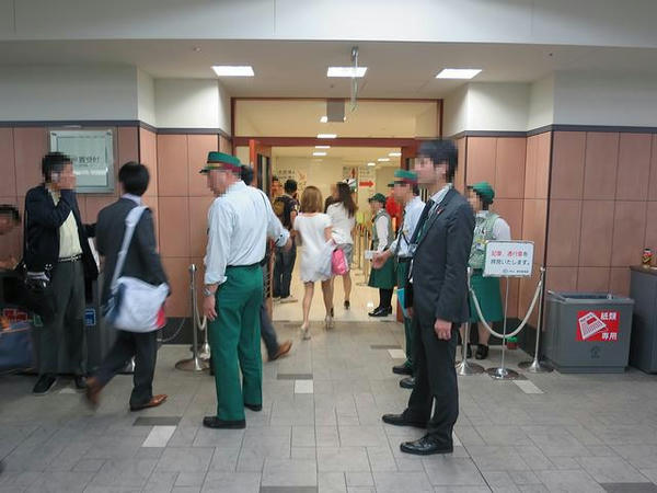 西来賓受付