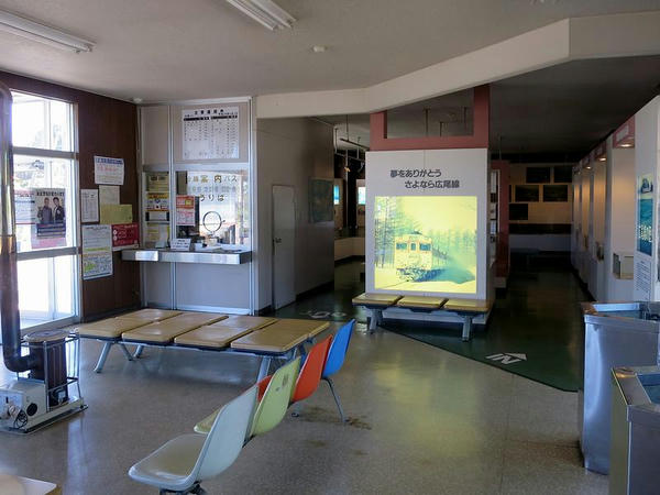 切符売り場と広尾町鉄道記念館展示スペース