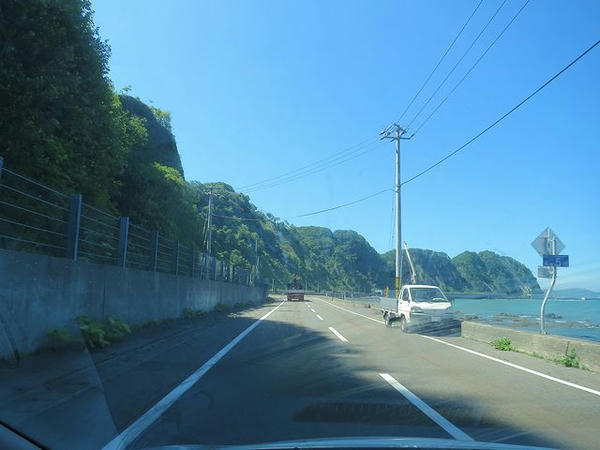 国道336号with昆布収穫用の小型トラック