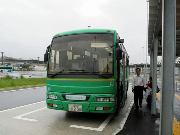 ホテルの送迎バスで成田空港へ