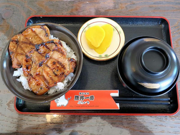ヒレ豚丼ハーフ 730円