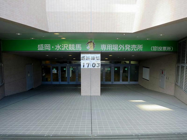101投票所入り口
