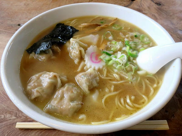 ワンタンメン 850円