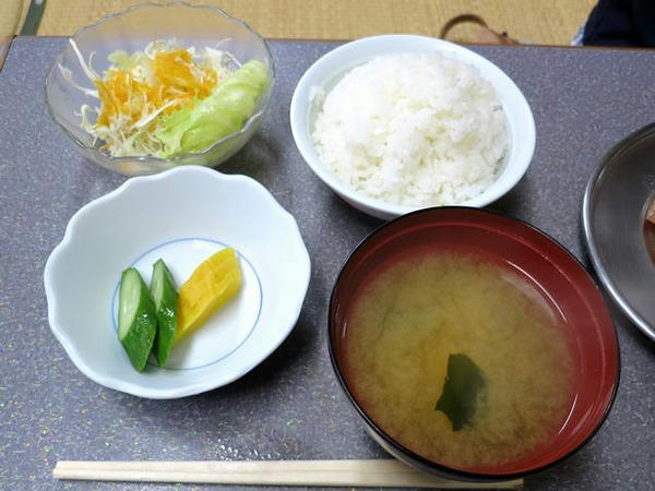 ヘルシーセット（ロース・若チキン・半ライス・味噌汁・漬物・サラダ） 1147円