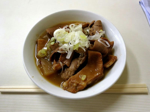 牛もつ煮込み 500円