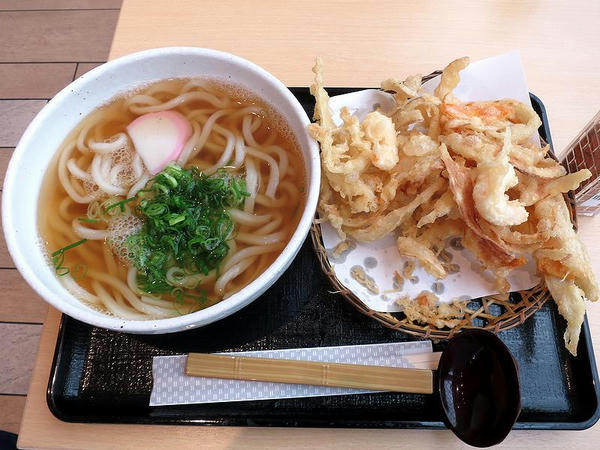 かき揚げうどん 907円