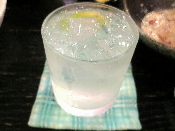 レモンハイ（檸檬蘇打燒酒） 150元＋サービス料