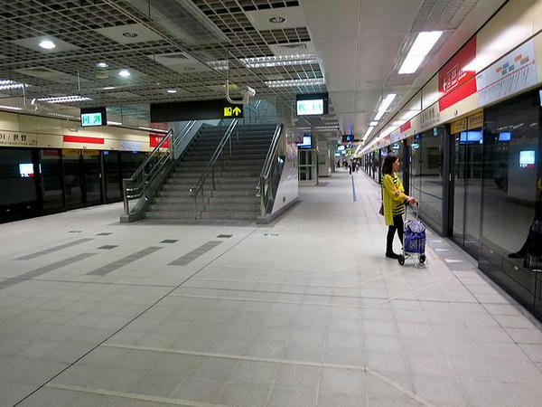 台北101/世貿站の月臺