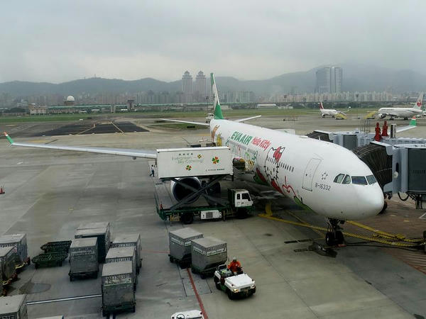 台北松山空港に到着したBR189便