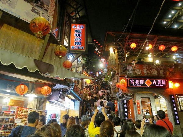 九份（の豎崎路と軽便路が交差する広場）