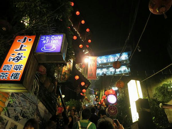豎崎路を登る