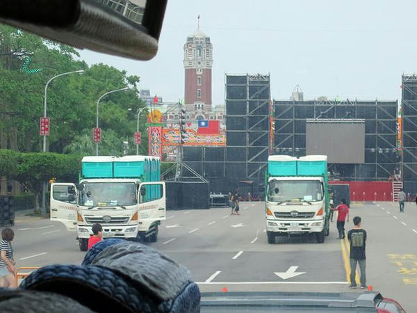 車窓から見た台湾総督府