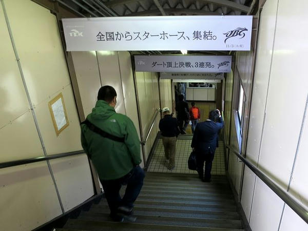 大井競馬場前駅の構内