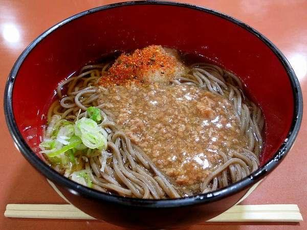 肉あんかけそば 520円