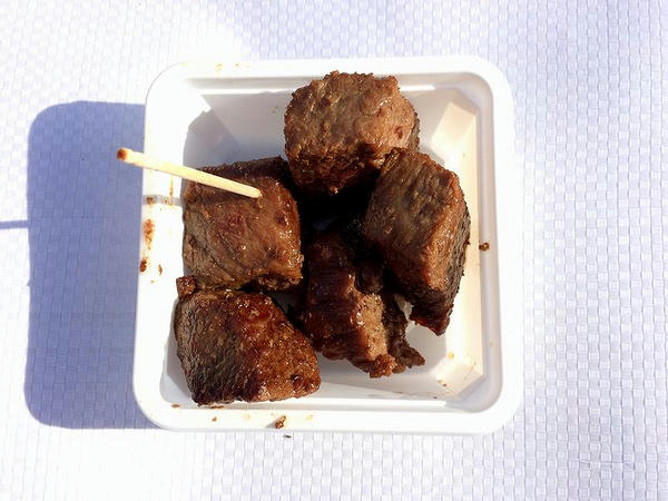 北海道浦臼町産神内和牛あかサイコロステーキ 500円