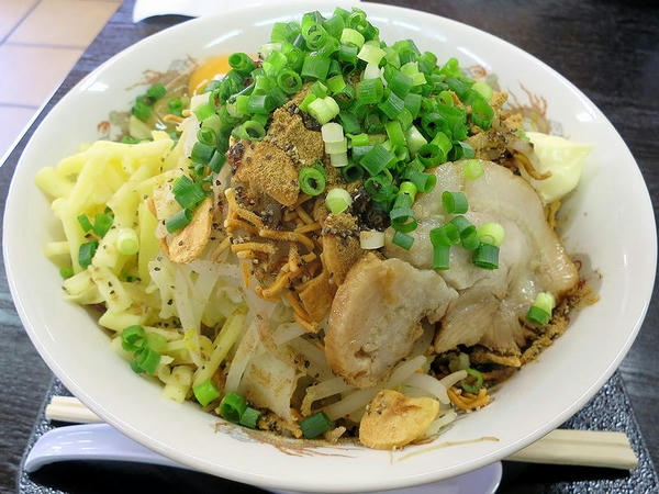 特製まぜそば（汁なしラーメン）中盛 780円