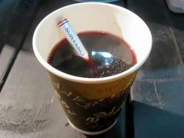 ホットワイン 450円