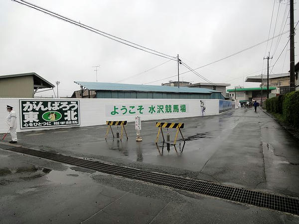 正門の手前
