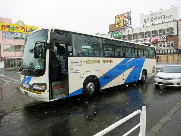 一ノ関駅に到着した高速バス