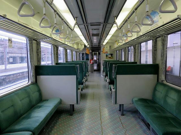 キハ100形0番台の車内
