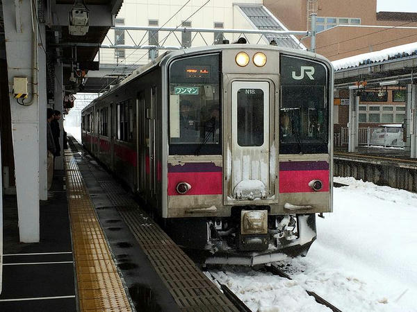 遅れてやって来た新庄行き普通列車