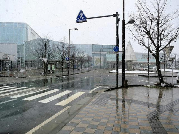 新庄駅と最上広域交流センターゆめりあ