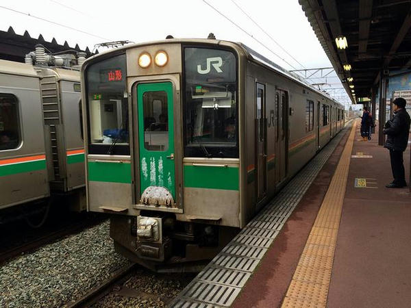 天童駅に入ってきた山形行き普通列車