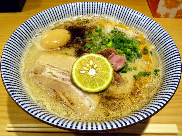 ラム豚骨らーめん（味玉のせ） ¥850