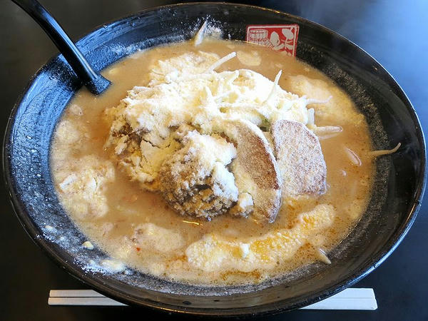 粉雪らーめん 907円