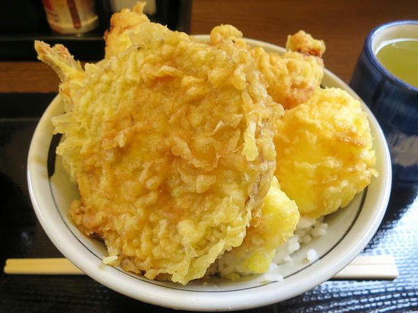 天丼用ごはん 130円 ＋ さつまいも天 100円 ＋ えび天 150円 ＋ 半熟玉子天 110円 ＋ かしわ天 130円