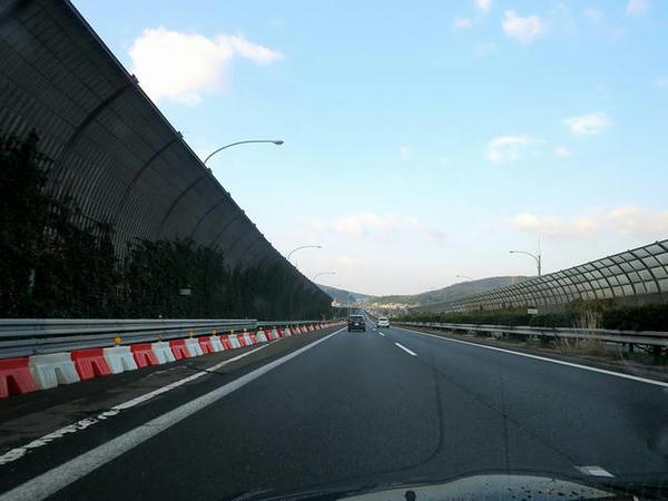 朝の名神高速