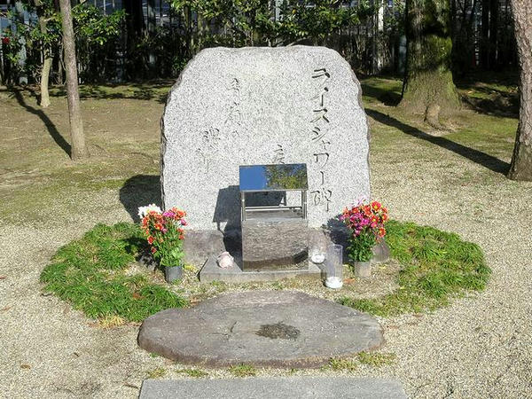 ライスシャワー碑