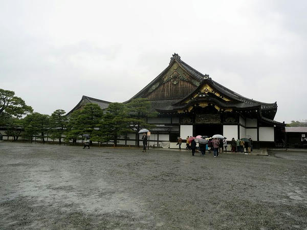 雨の二の丸御殿