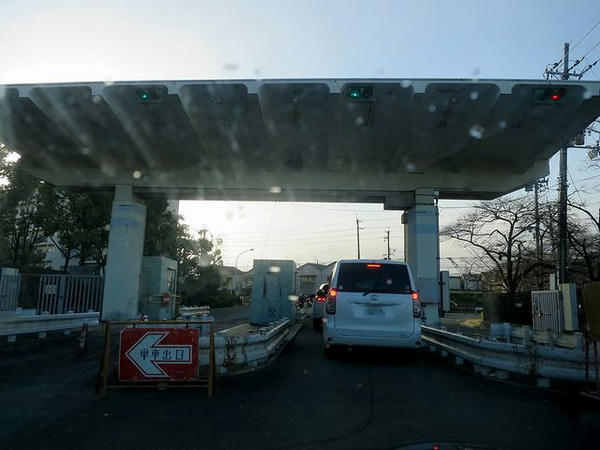 京都競馬場駐車場出口