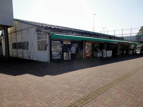 荒尾競馬場の食堂街