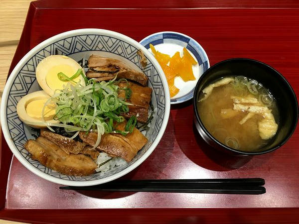 豚角煮丼 950円