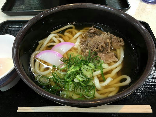 肉うどん 550円 ＋ 温泉卵 50円
