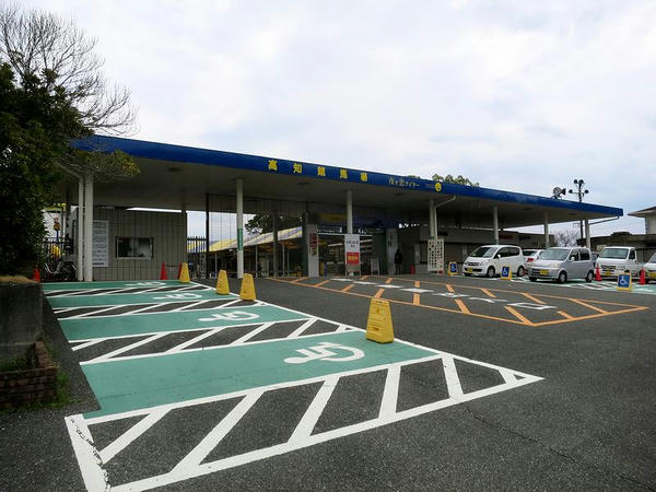 競馬場入口付近