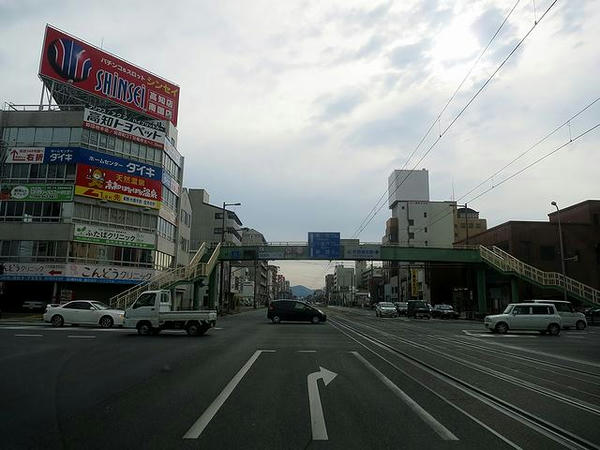 朝の高知市内走行中