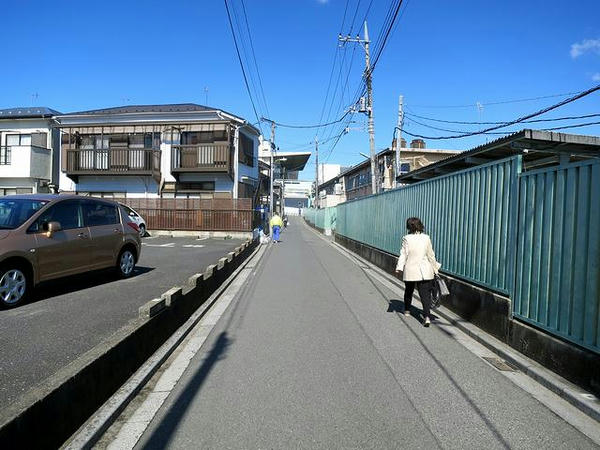 第2駐車場から競馬場へと至る道