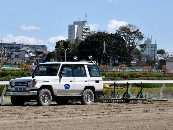 ハロー掛けする車両