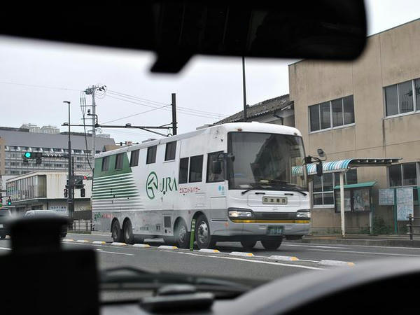 馬運車（エルコンドルパサー号）とすれ違いつつ帰ります