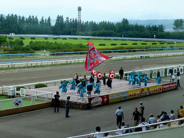 スタンド前ステージ