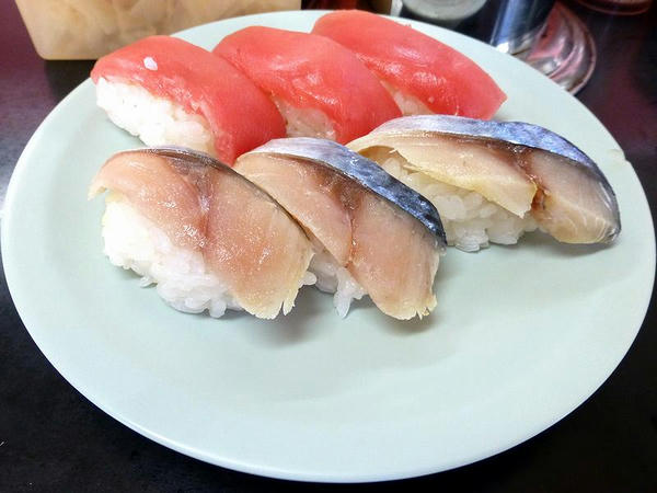 赤身 250円 と さば（しめ鯖） 250円